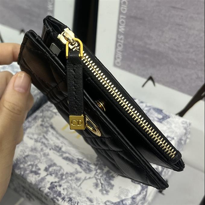 2025228Y 220P182144674